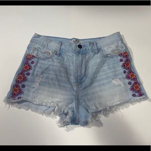 Light washed Jean shorts with pattern